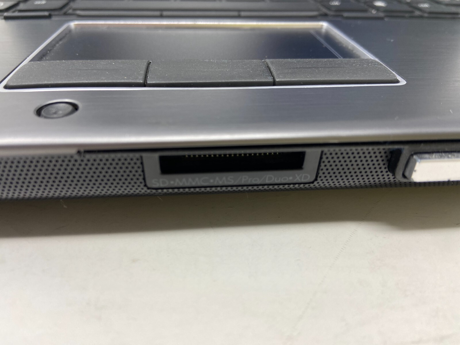 HP EliteBook 8540w 15″ Core i7-620M 2.7GHz 4GB 512GB SSD Win10 AMD Gaming Laptop