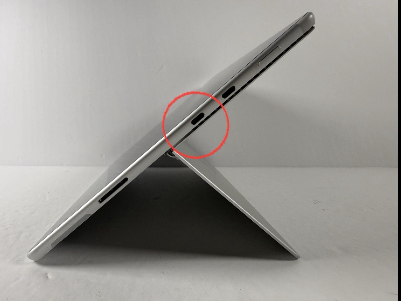Microsoft Surface Pro 8 (1982) i5-1145G7 – 16GB RAM – 256GB 120Hz – Win 11 Pro