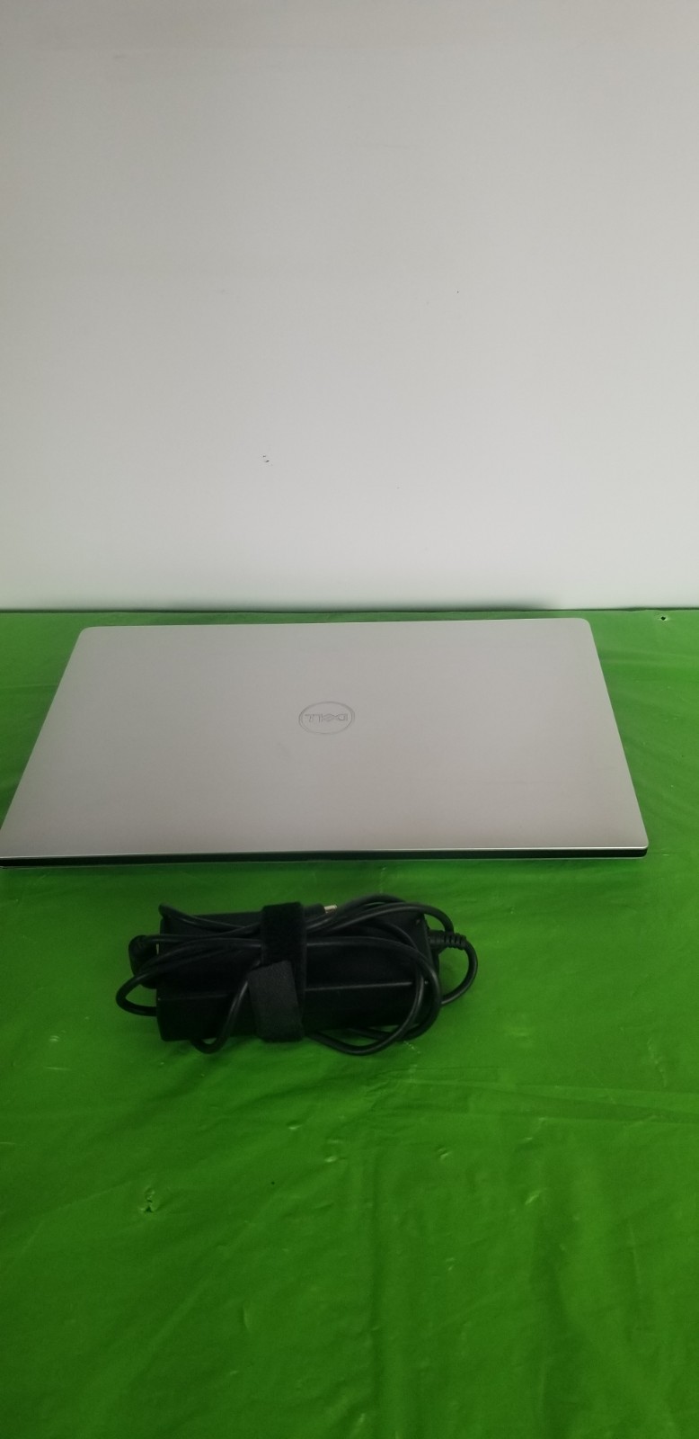 Dell Precision 5520 15.6″ Intel Xeon 2.80 E3-1505M V5-32GB RAM 512GB SSD WIN11
