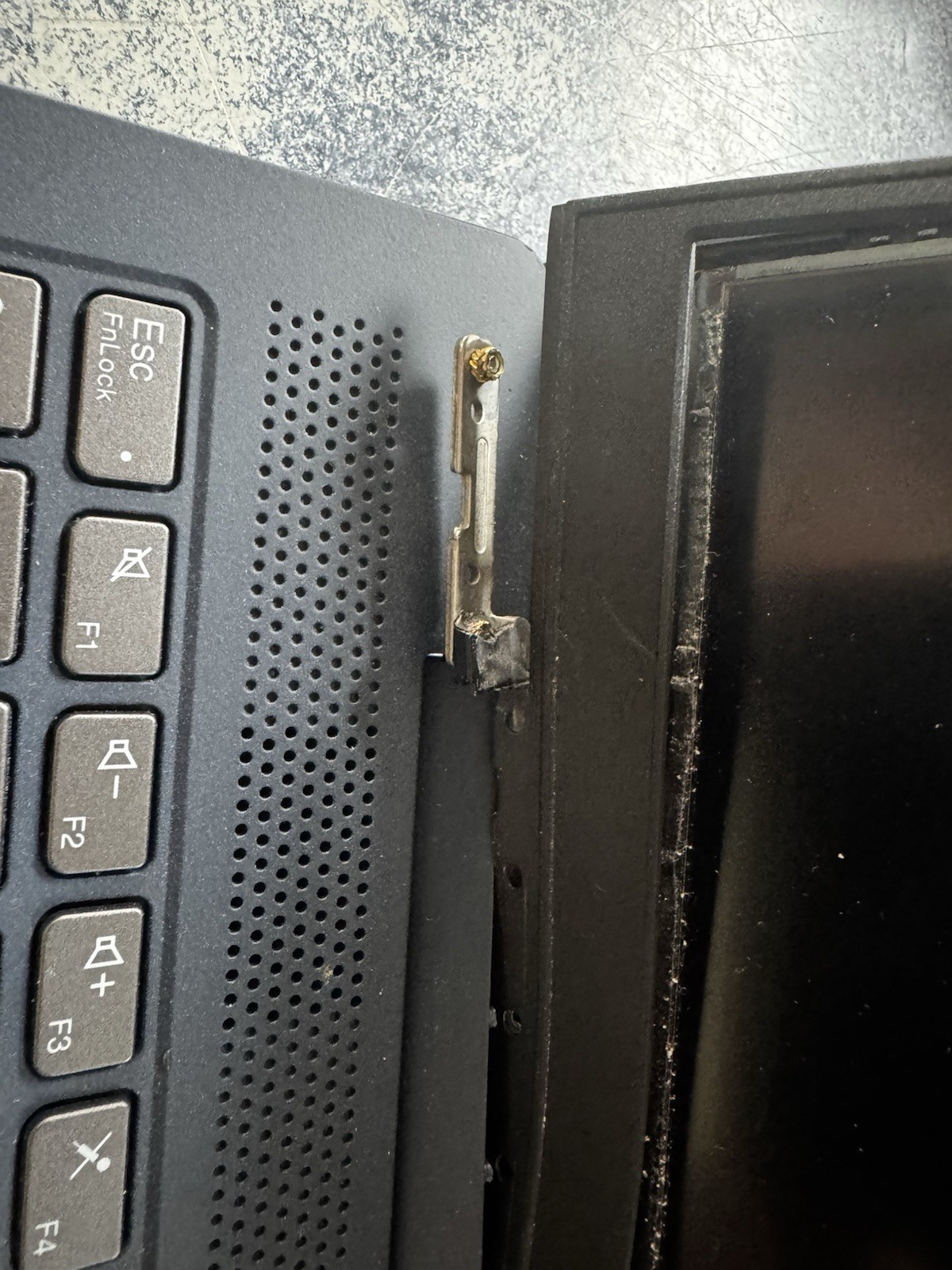 Lenovo IdeaPad 5 15ITL05 – Touch FHD – i7-1165G7 – No SSD/No OS – READ