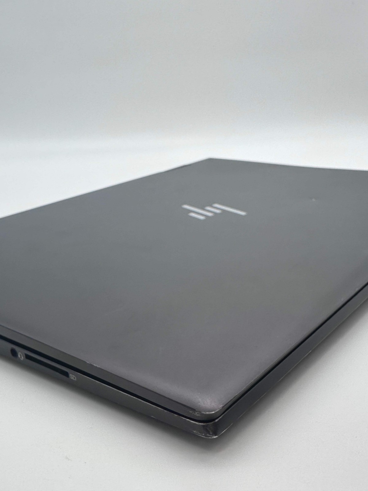 HP ENVY x360 15.6″ Laptop AMD Ryzen 5 4500U Series 8GB RAM 512GB w/ Charger