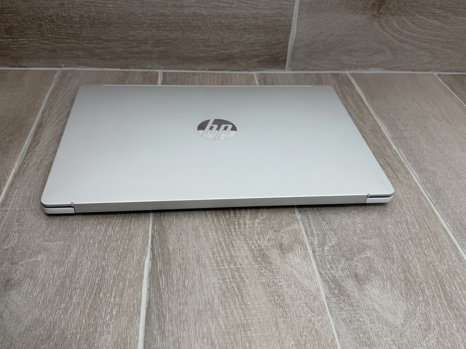 HP OmniBook 5 16-FB0435NR 16″ OLED Touch Laptop Snapdragon X 16GB RAM 512GB NVMe