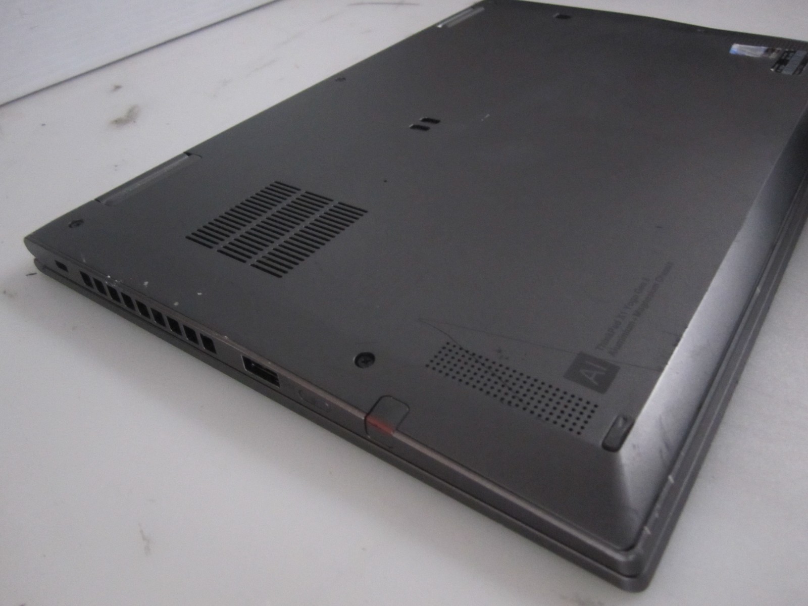 Lenovo ThinkPad X1 Yoga Gen 5 i7-10610U 1.8Ghz 16GB 256GB NOOS LAPTOP + AC READ