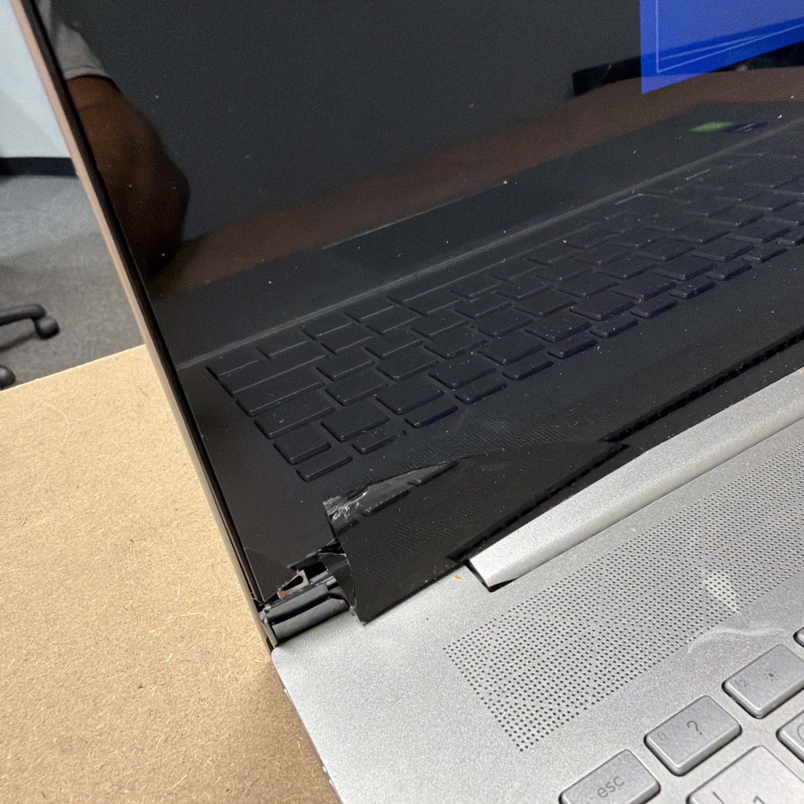 *BROKEN SCREEN HP Envy 17.3″ I7-1165G7 Laptop 8GB RAM NO SSD MX450