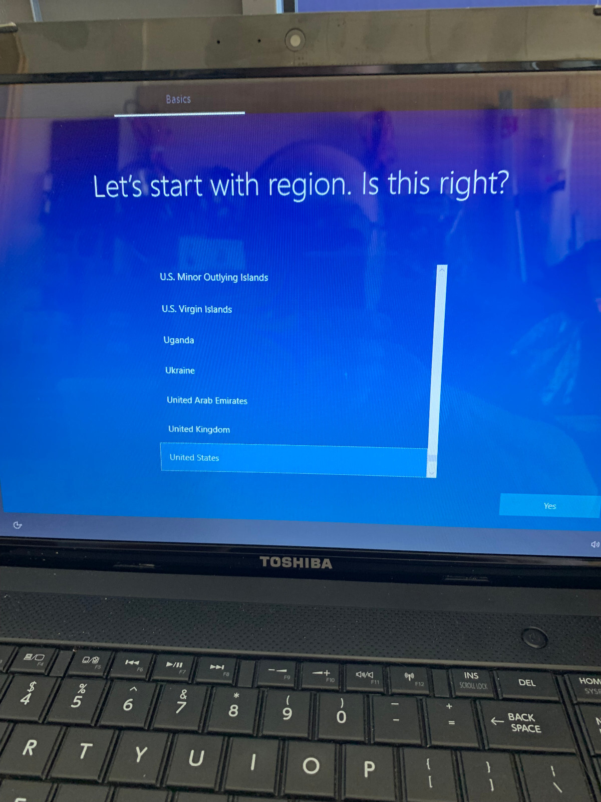 Toshiba Satellite Laptop C855-S5194 Intel Core i3-2.5 GHz, 4GB RAM, 640 GB HDD