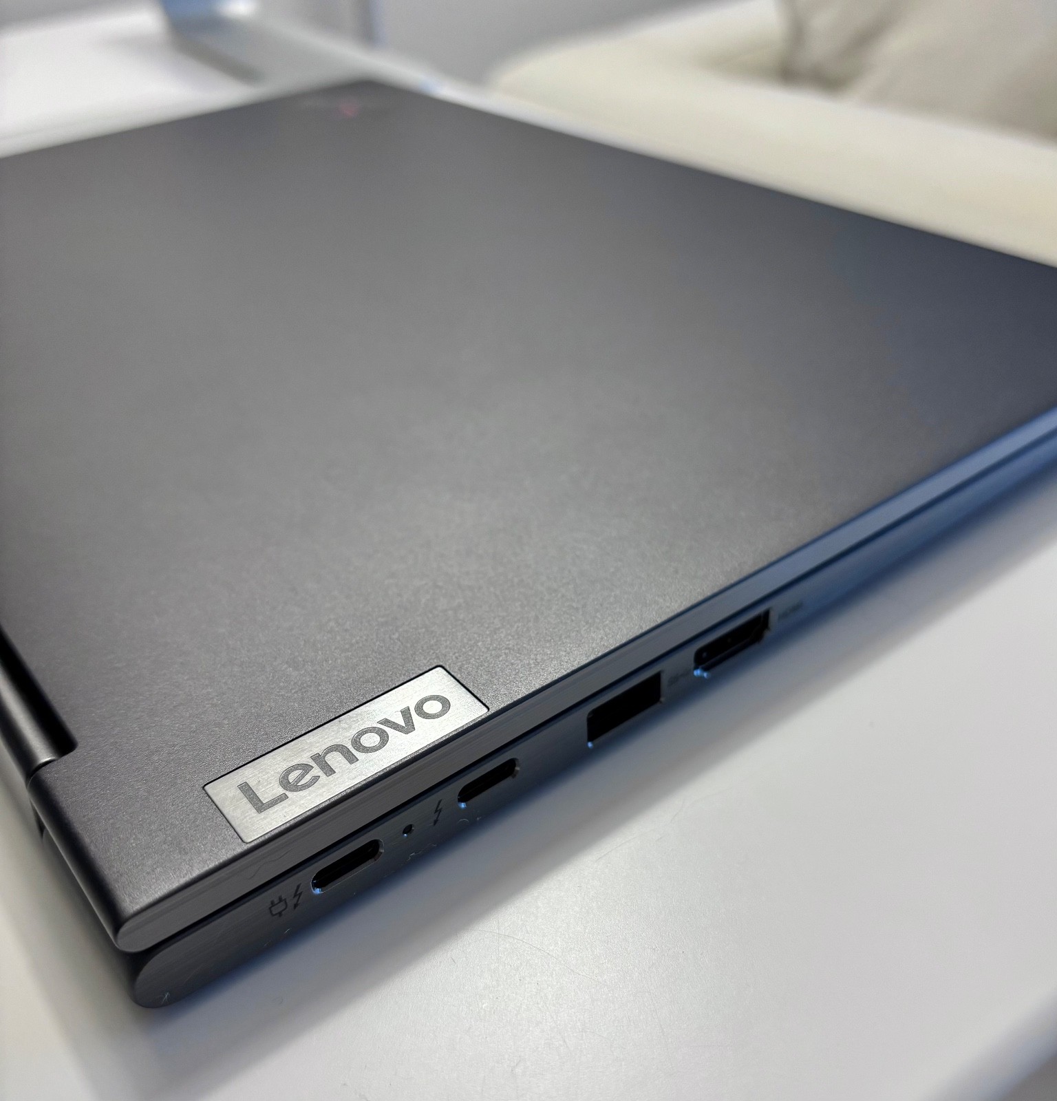 lenovo thinkpad x1 yoga gen 6 i7 8GB RAM 512GB SSD