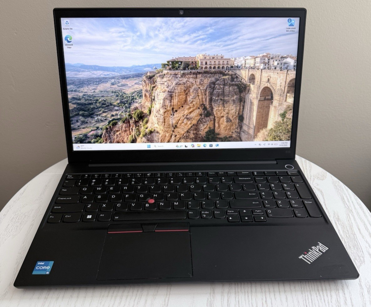 Lenovo ThinkPad E15 gen 2, i5-1135g7, 2.40 GHz, 8gb Ram, 256gb NVMe, Win 11 Pro