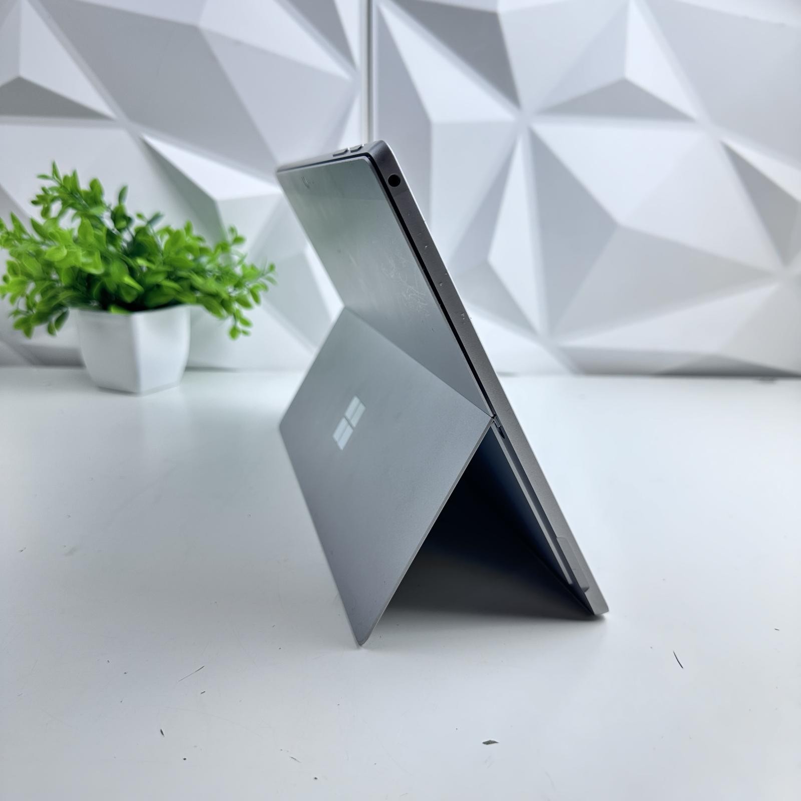 Microsoft Surface Pro 5 12.3″ Touch, Intel i5-7300U, 8GB, 256GB, LTE *Pls READ*