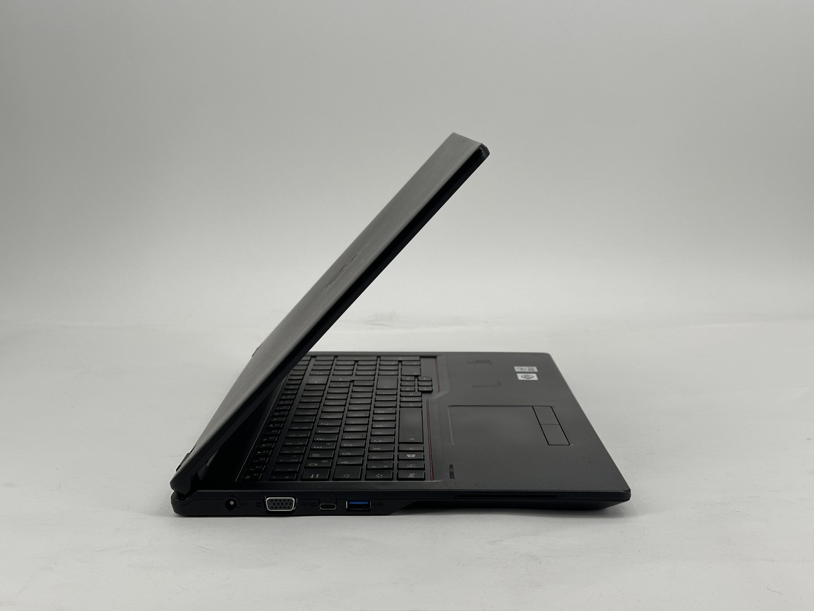 Fujitsu LifeBook E5510 15.6″ FHD i3-10110U 8GB DDR4 256GB SSD Win11 Pro LTE Good
