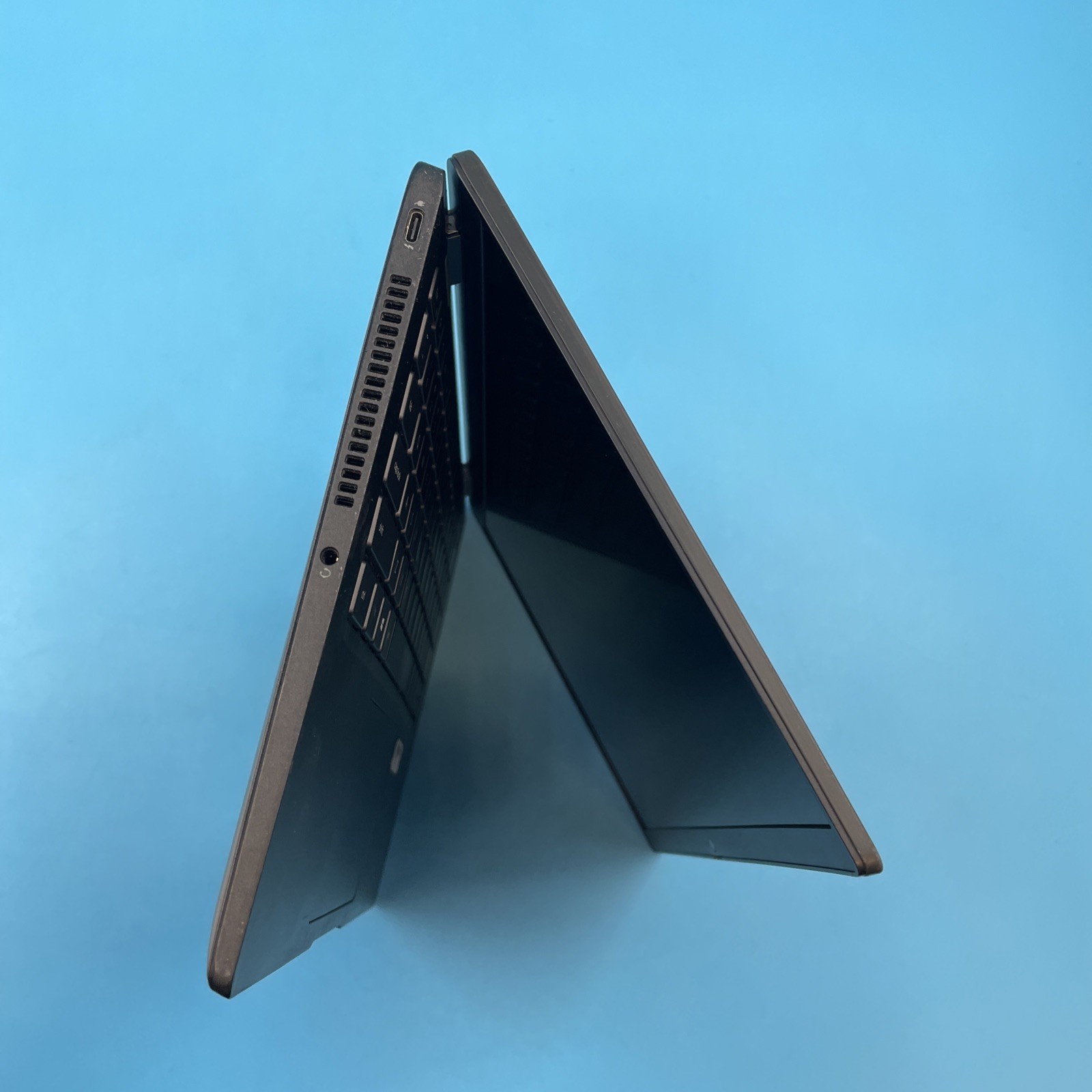 Dell Latitude 7420 | i5-1135G7 | 8GB RAM | NO DRIVE | NO OS | 51% BATTERY