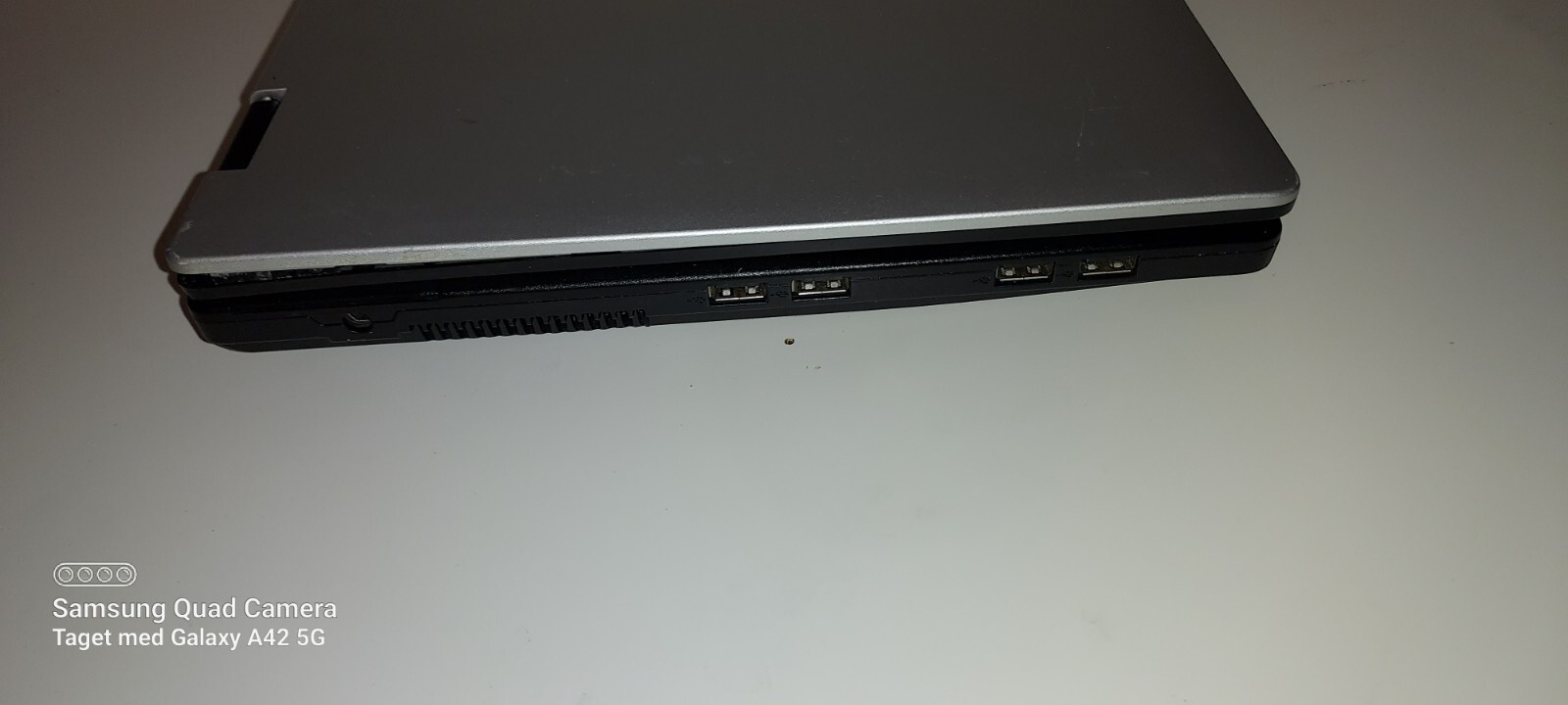 Fujitsu Siemens Amilo LI 2727 Laptop