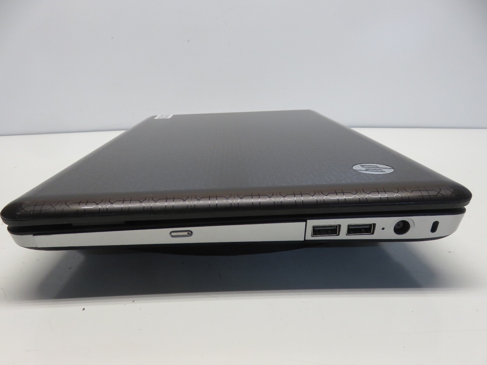 HP Pavilion dv5t-2100 Intel Core i3 CPU M370 2.40GHz 4GB NO HDD No Batt