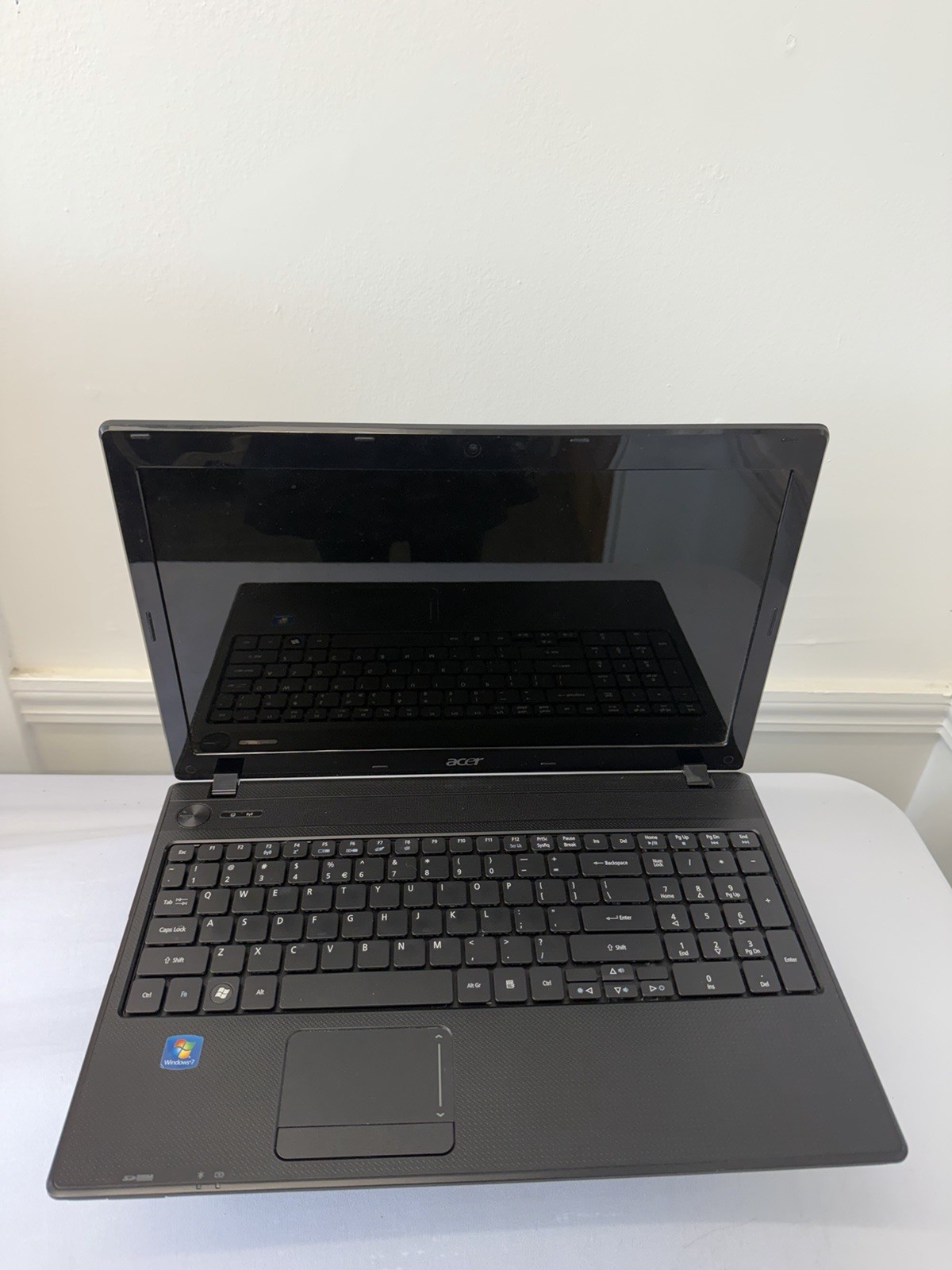 Acer Aspire 5336 Laptop – Good Screen – Intel Celeron 900 – Read Des