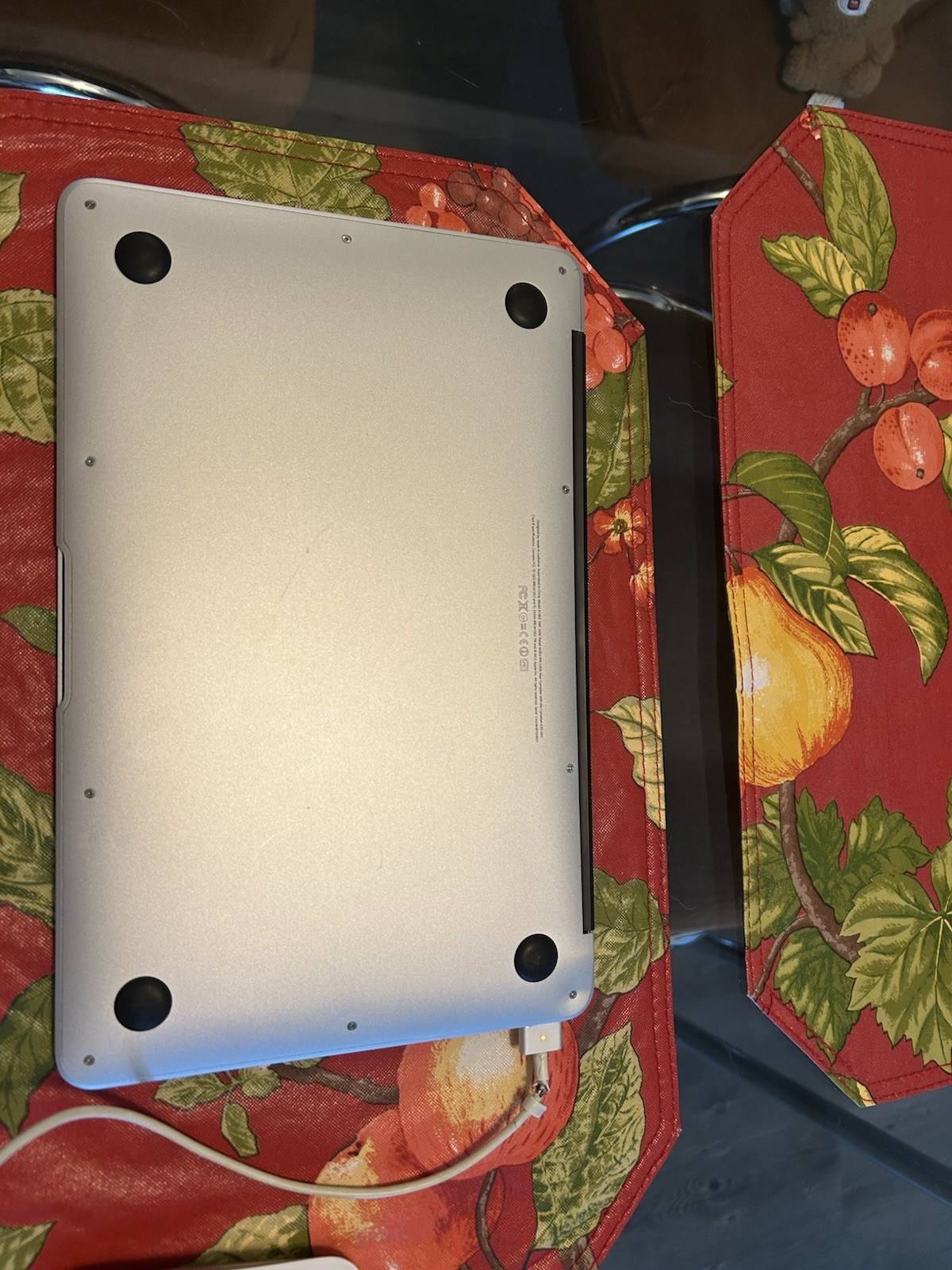 Mac Book Air 12” Silver 2012 For Parts With Charger And Wireless Mouse