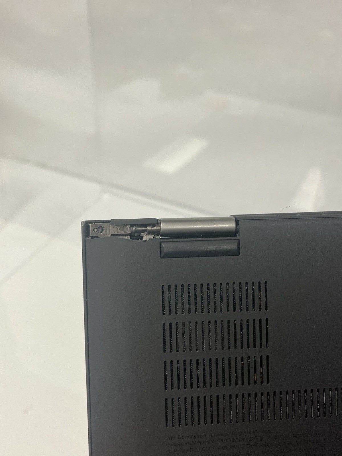 Lenovo X1 Yoga 2nd Gen i7-7600U 2.80GHz 8GB RAM NO SSD NO OS