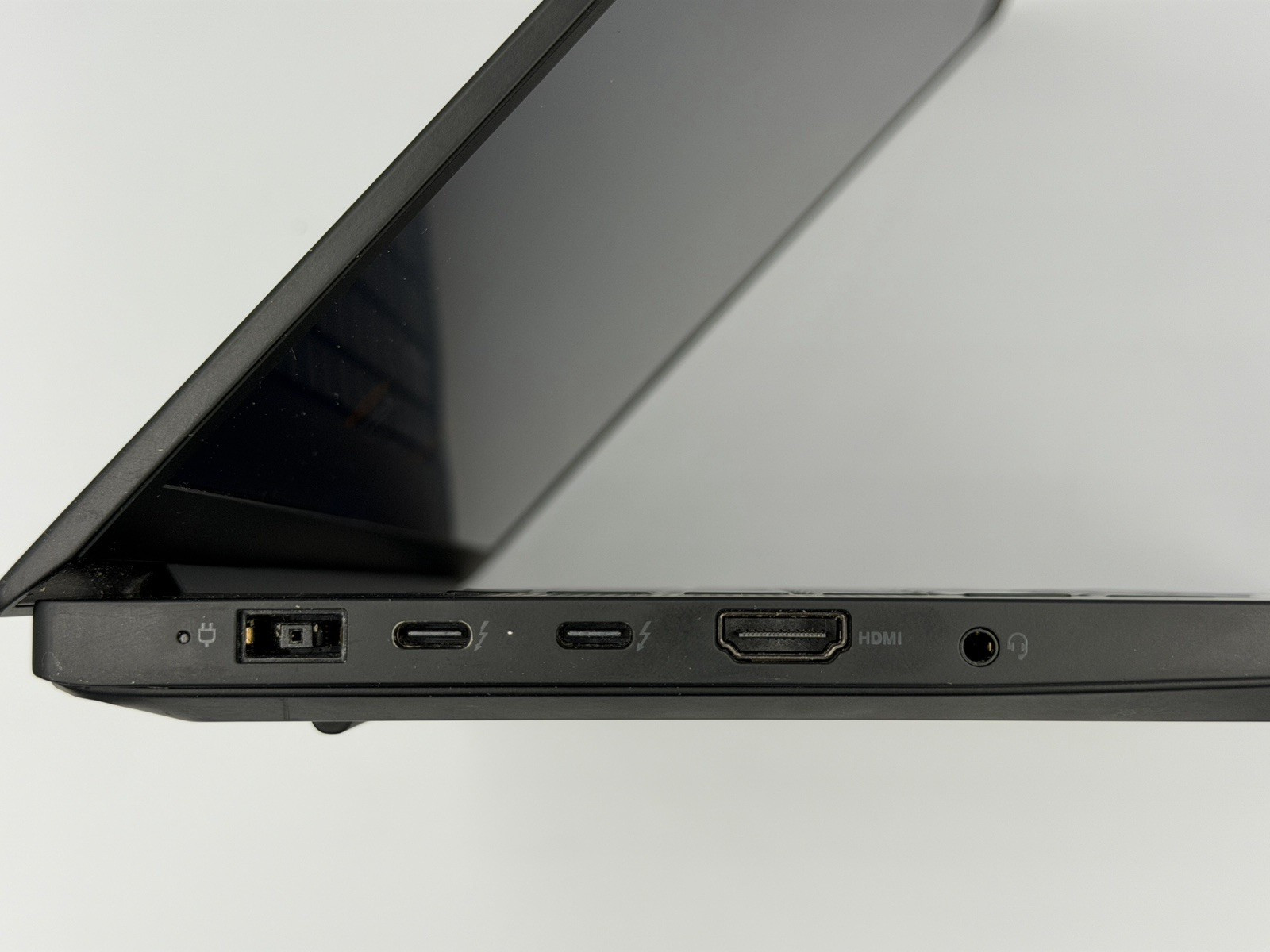 Lenovo ThinkPad P1 Gen 5 16″ WQXGA | A1000 | i7-12700H | 16GB RAM | 1TB SSD