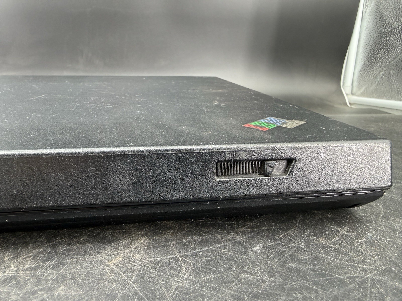 VINTAGE IBM ThinkPad G40 15.1” WinXPpro, 256Mb, 20GB, CD, Charger, Powers On