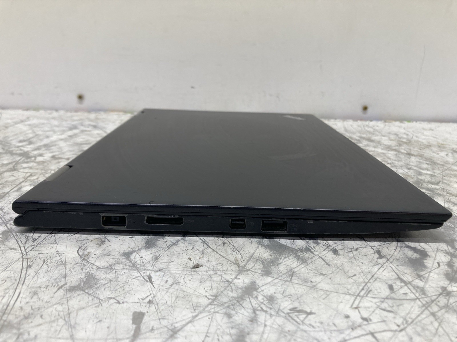Lenovo ThinkPad X1 Yoga i7-6600U 2.60GHz 16GB No HDD Boots BIOS *CRACKED SCREEN