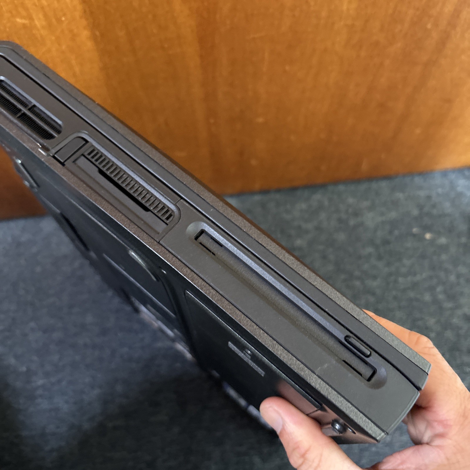 Compaq Evo N1000C 40gb HDD 256mb RAM 3.5″ Floppy DVD Drive * Battery Untested*