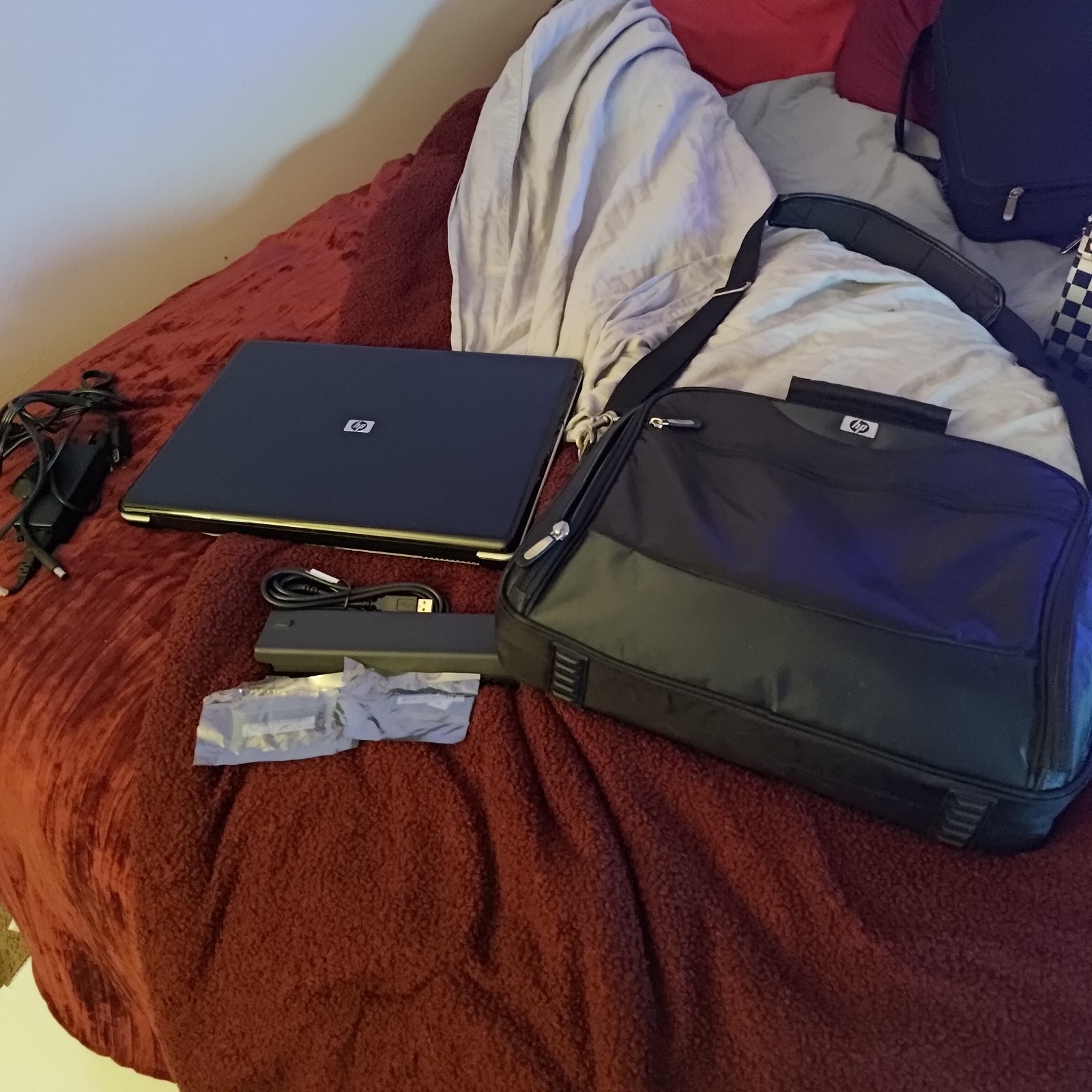 HP G70 Notebook PC Pentium Dual-Core T4200 with Charger, Ram, Carrying Case.
