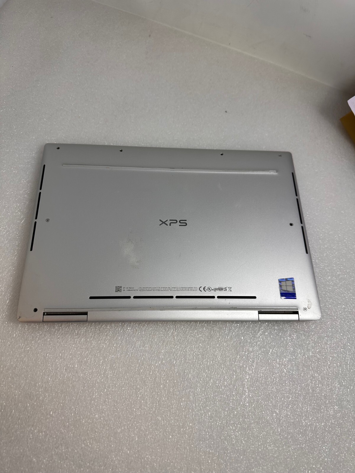 Dell XPS 7390 2-in-1 13” UHD+ Intel core I7-1065G7 32GB DDR4 512gb PCIe