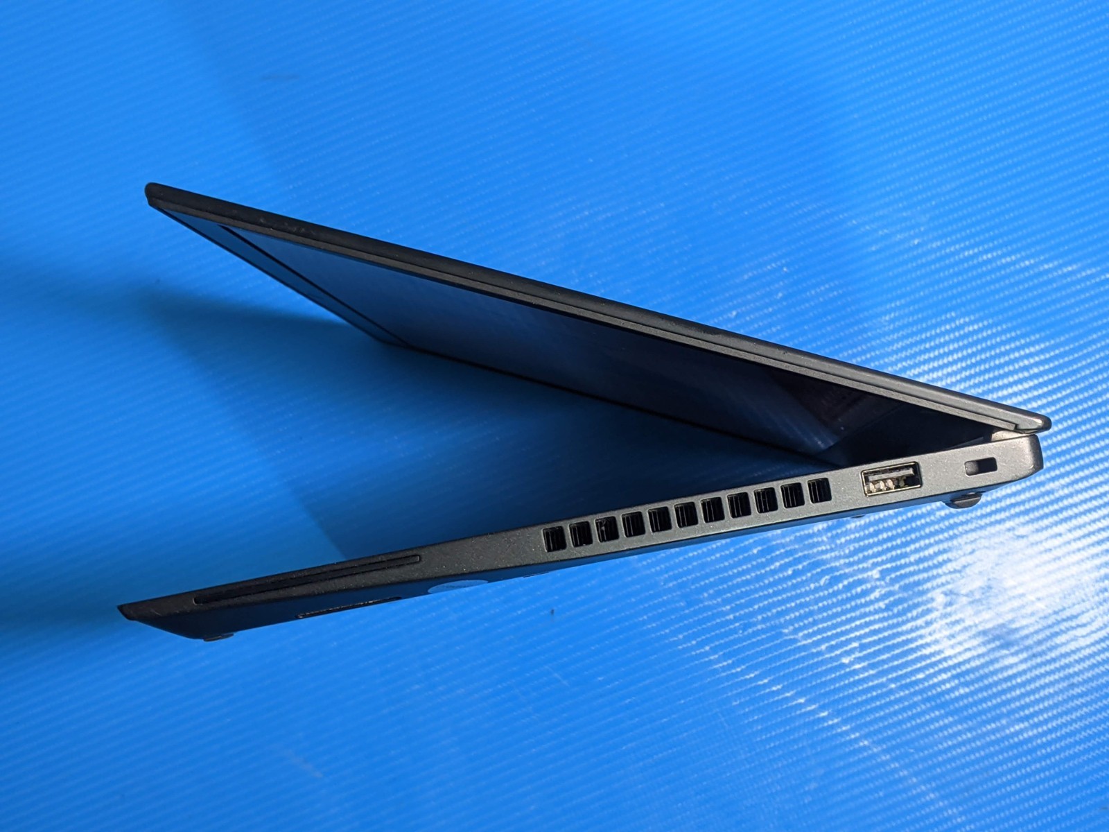 Lenovo ThinkPad T14s Gen 1 14″ FHD i7-10510U 1.8GHz 16GB 512GB SSD W11P +Charger
