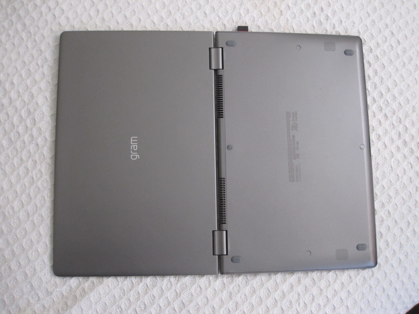 LG Gram 14T90N 2-in-1 Intel i7-10510U – 16gb RAM – 1 TB SSD (Two 512GB) – READ