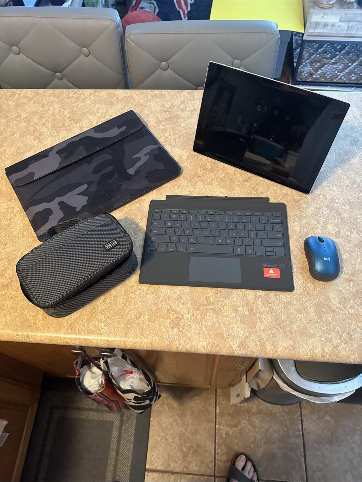 Windows 10 Surface Pro 128GB Excellent Condition: Includes Keyboard +Mouse+Case