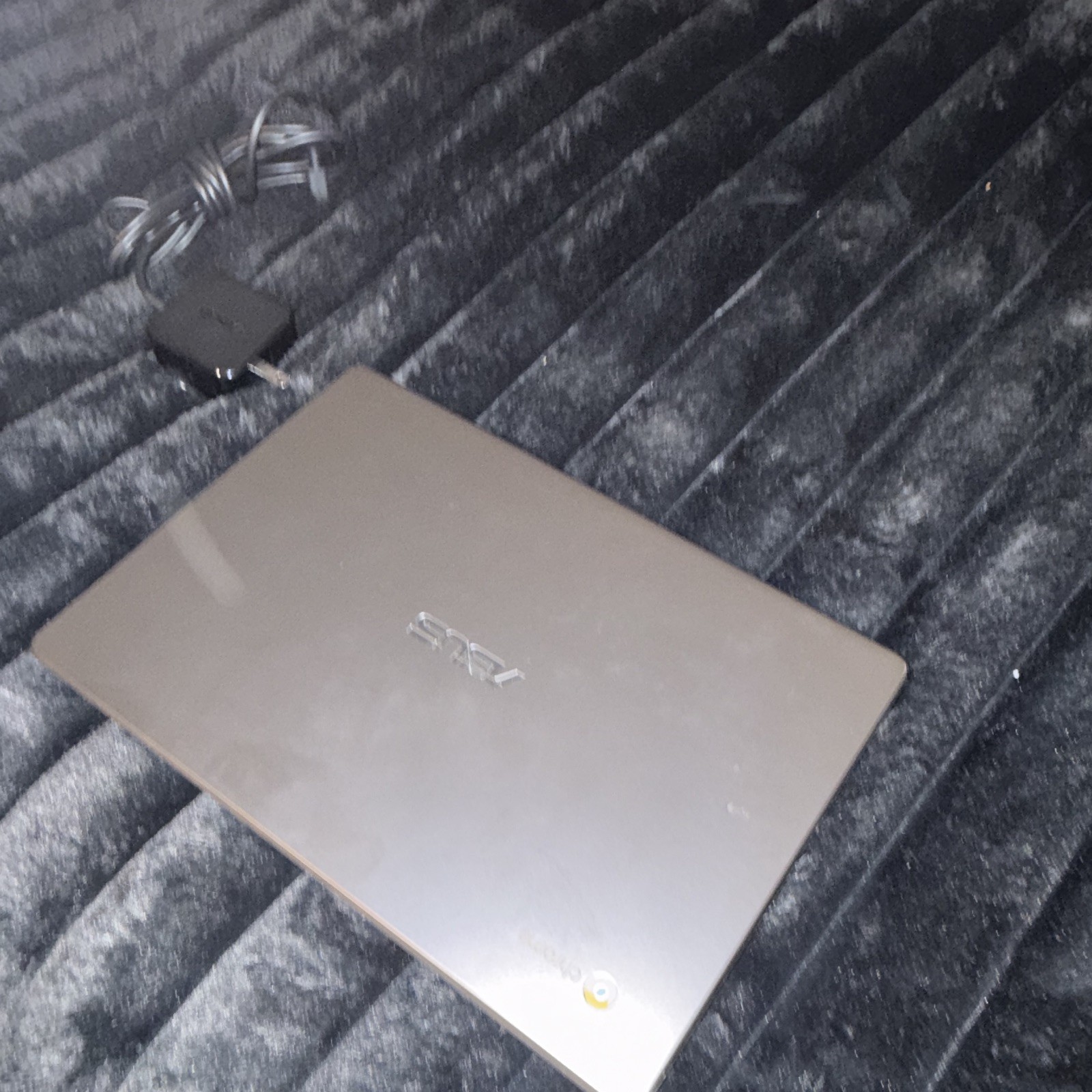 ASUS Chromebook 11.6″ Silver Intel Celeron 4GB 32GB eMMC Chrome OS Charger