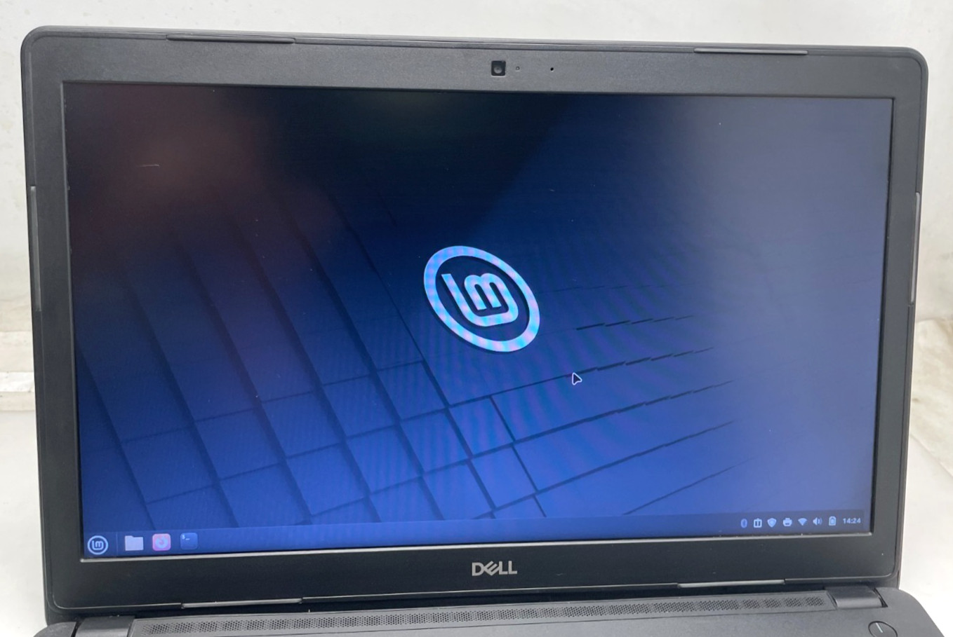 Dell Latitude 3580 15.6″ i3-6006U 8gb Ram 250gb SSD Linux OS “Fair” Bttry