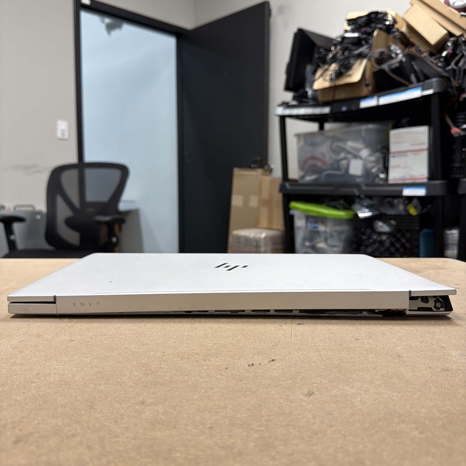 *BROKEN SCREEN HP Envy 17.3″ I7-1165G7 Laptop 8GB RAM NO SSD MX450