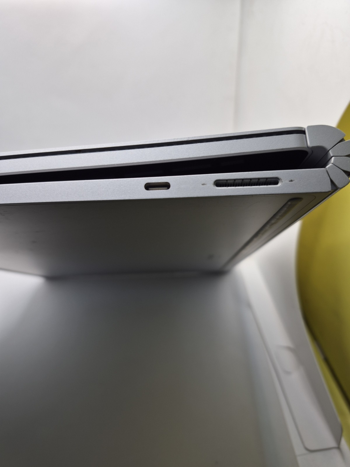 Microsoft Surface Book 2 13.5″ i5-7300U 2.7GHz 8GB RAM 128GB SSD Win 10 Pro