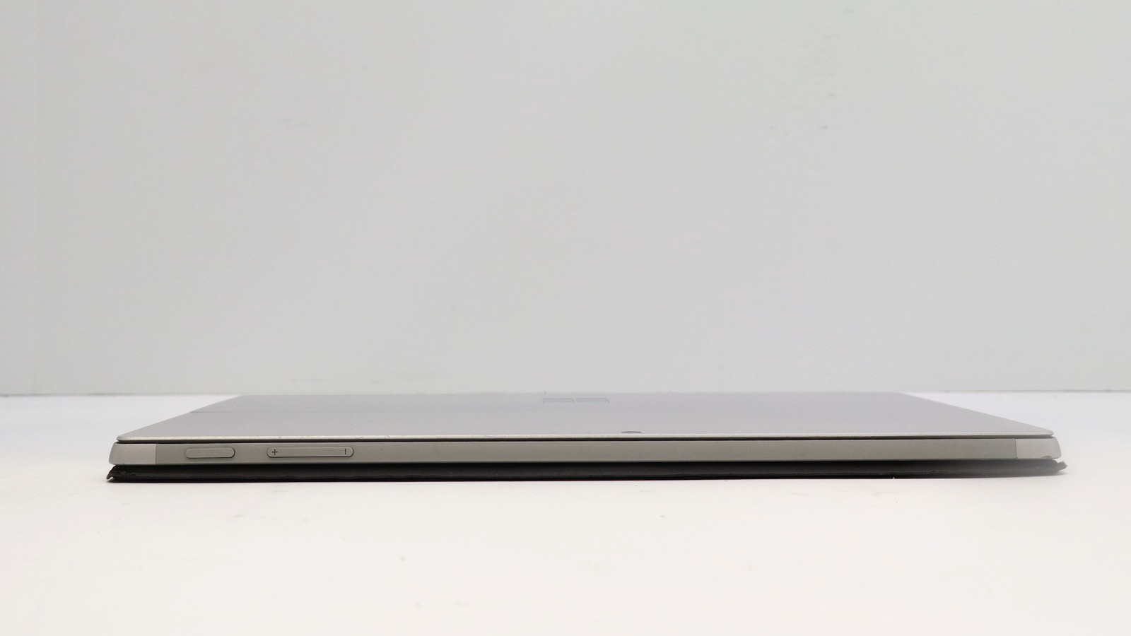 Microsoft Surface Pro 12″ i7-7660u 16GB 512GB – Fair READ DESC