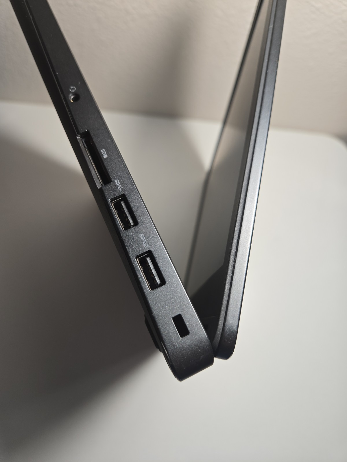 Dell 15,6″/i7-6820HQ/ATI Radeon R9/8Gb/ssd 250/Camera/ Battery Is Good/…/NO AC