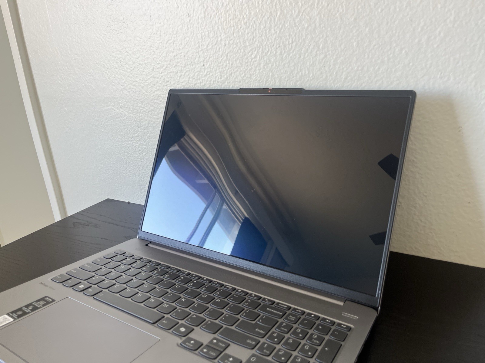 Lenovo IdeaPad Pro 5 16AHP9 16″ Ryzen 5 RTX 3050 16 GB Ram 1 TB SSD OLED Screen