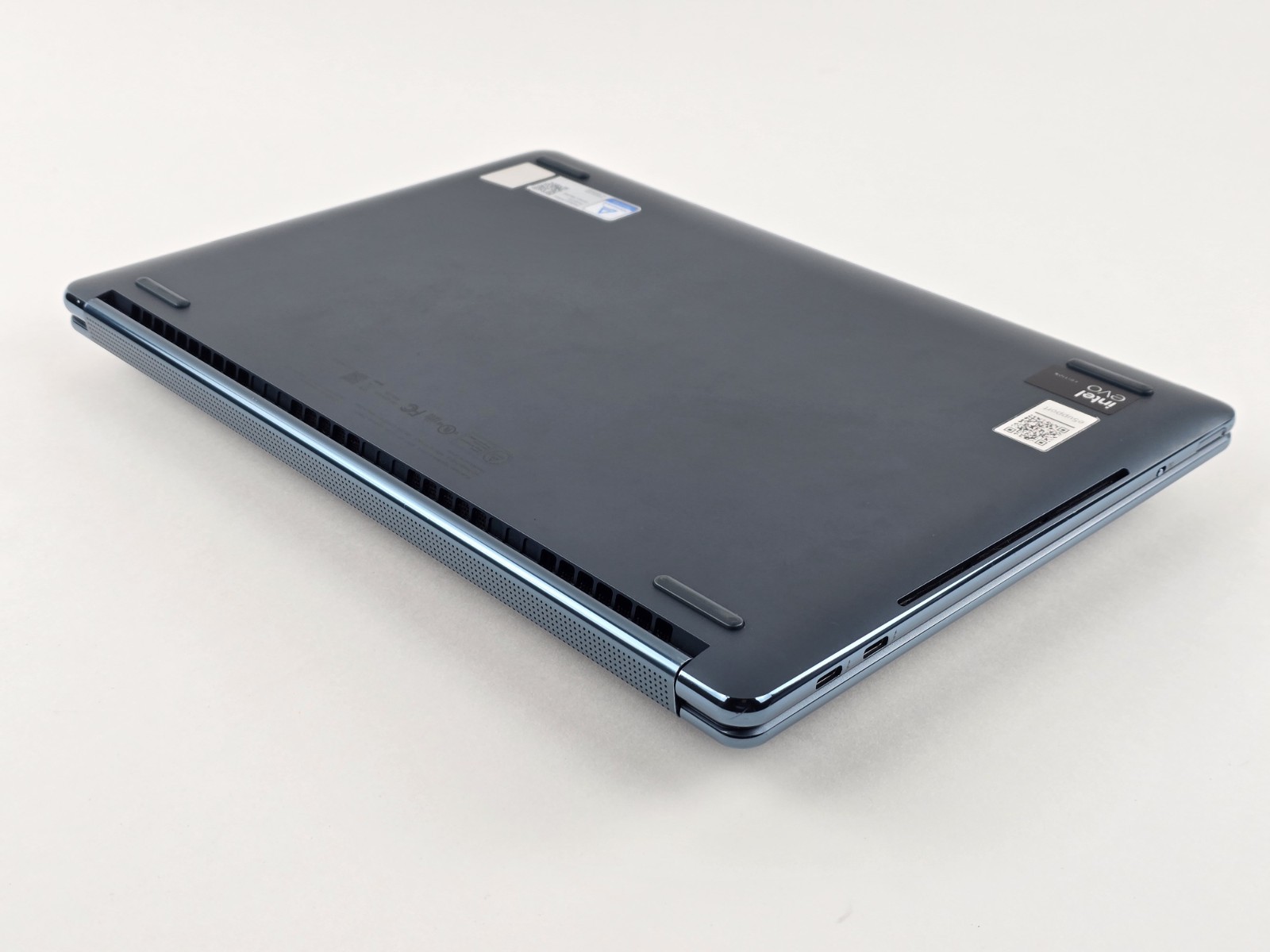 Lenovo Yoga Book 9i Dual 13.3″ 2.8K OLED Ultra 7 155U 16GB 1TB – Used READ