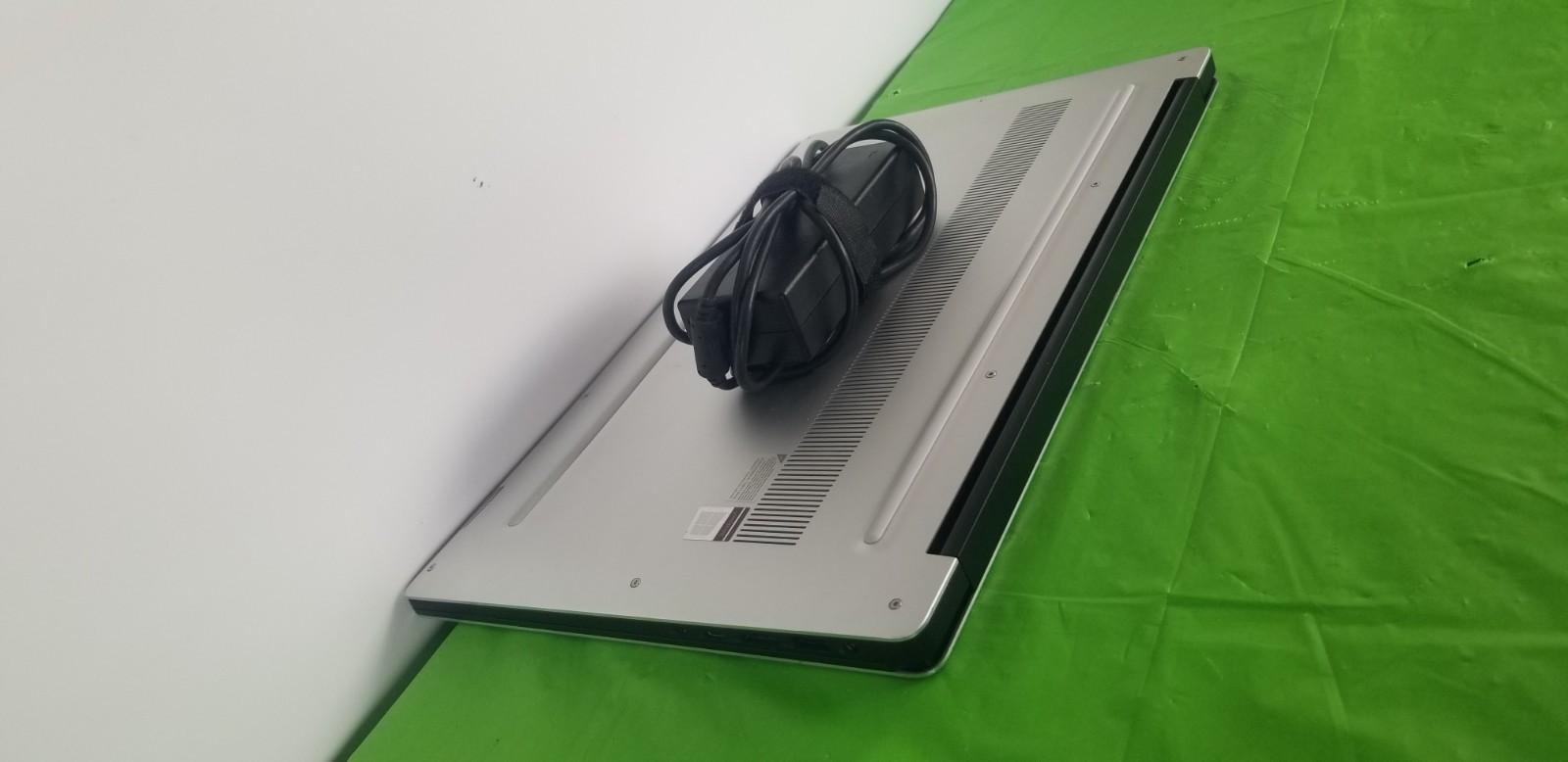 Dell Precision 5520 15.6″ Intel Xeon 2.80 E3-1505M V5-32GB RAM 512GB SSD WIN11