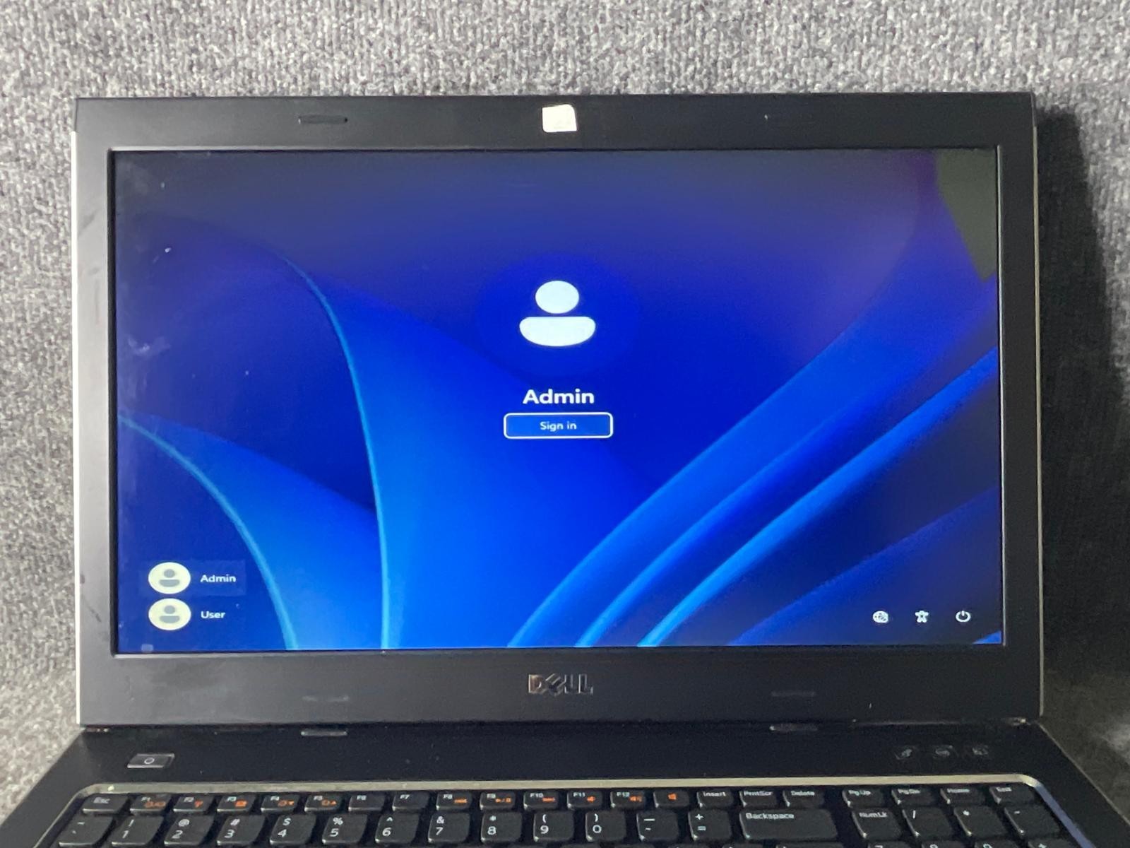 Dell Vostro 3750 17" Laptop Core i5 250GB HDD 8GB RAM Case Bag 2nd Gen