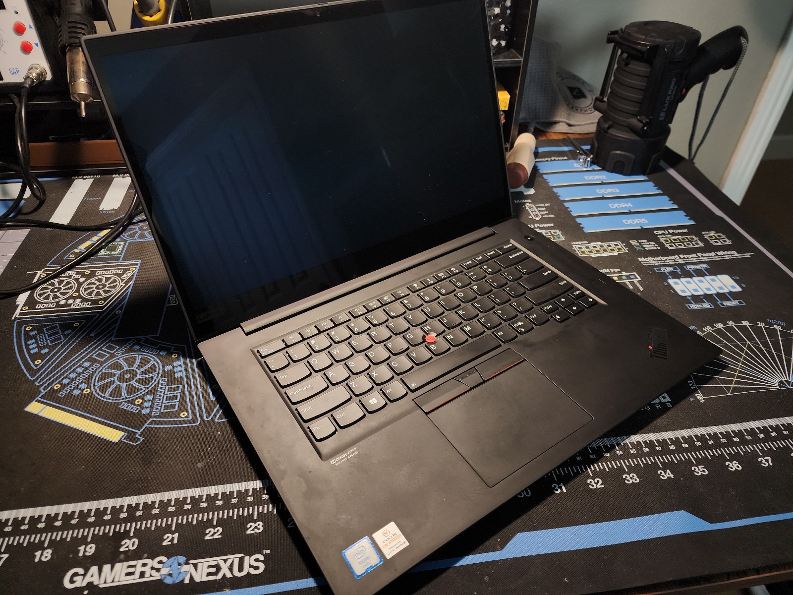 Lenovo ThinkPad P1 Intel Xeon E-2176M – no RAM -No SSD- NVIDIA T2000 – 4k OLED