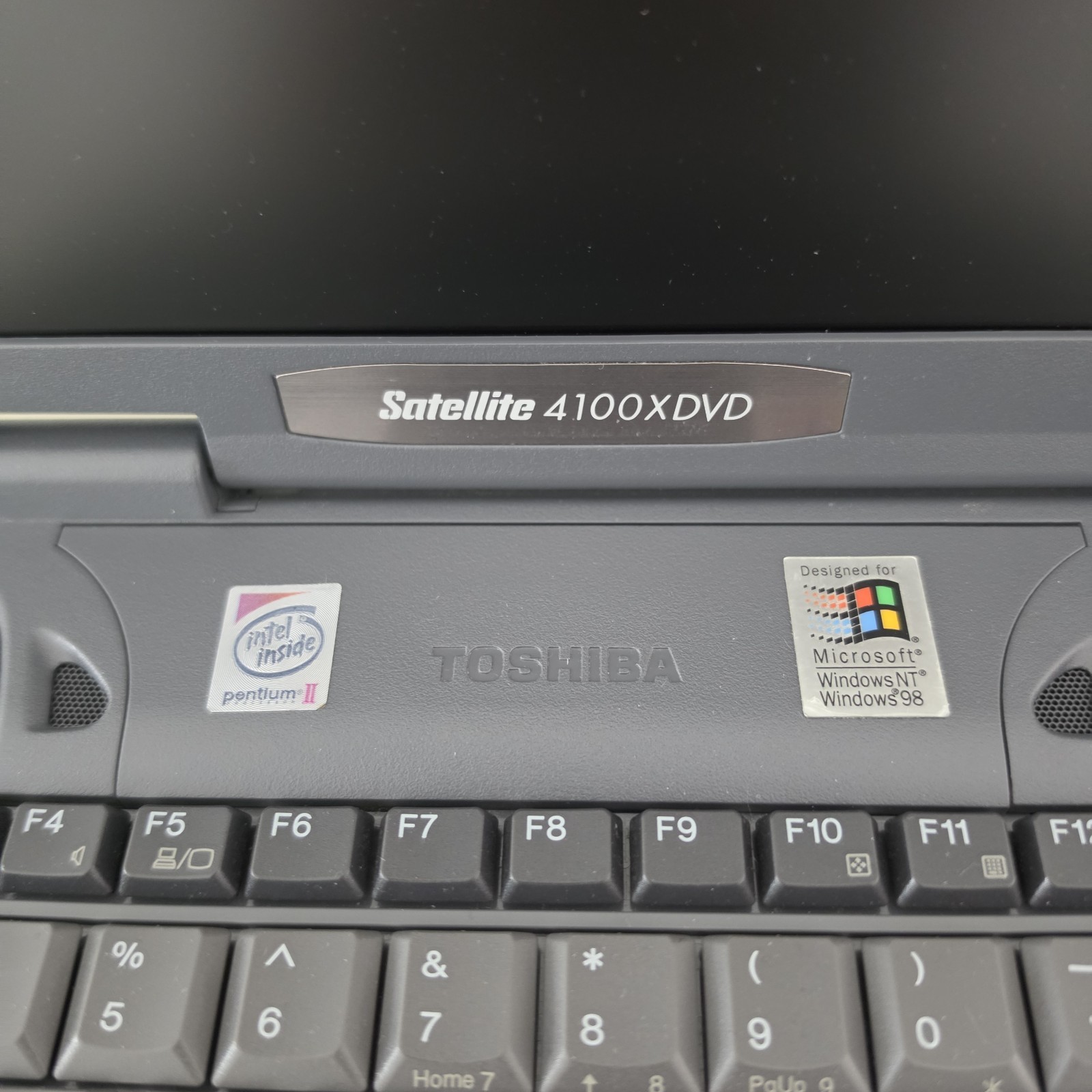 RETRO 14.1″ Vintage TOSHIBA Satellite 4100XDVD Laptop – 128MB RAM – 60GB HDD
