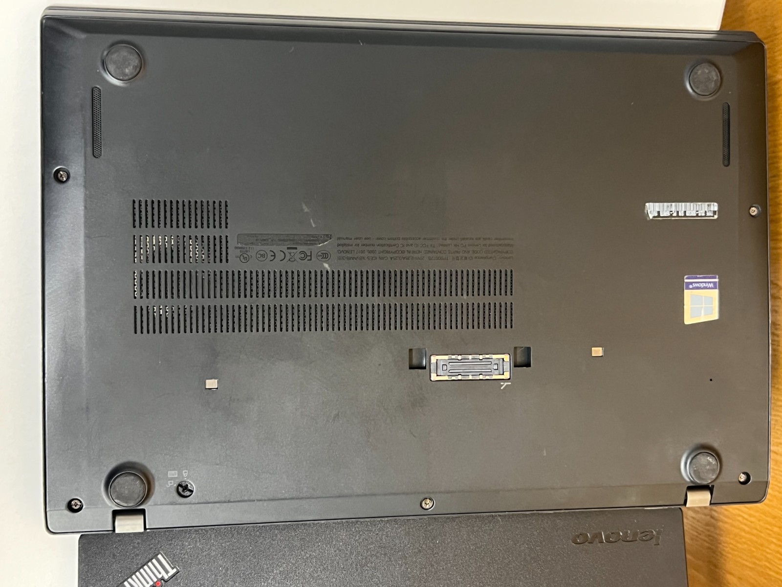 Lenovo ThinkPad T470s + Len Ultra Dock ( i5-6th, 8GB RAM, 256GB SSD ) Win 11 Pro