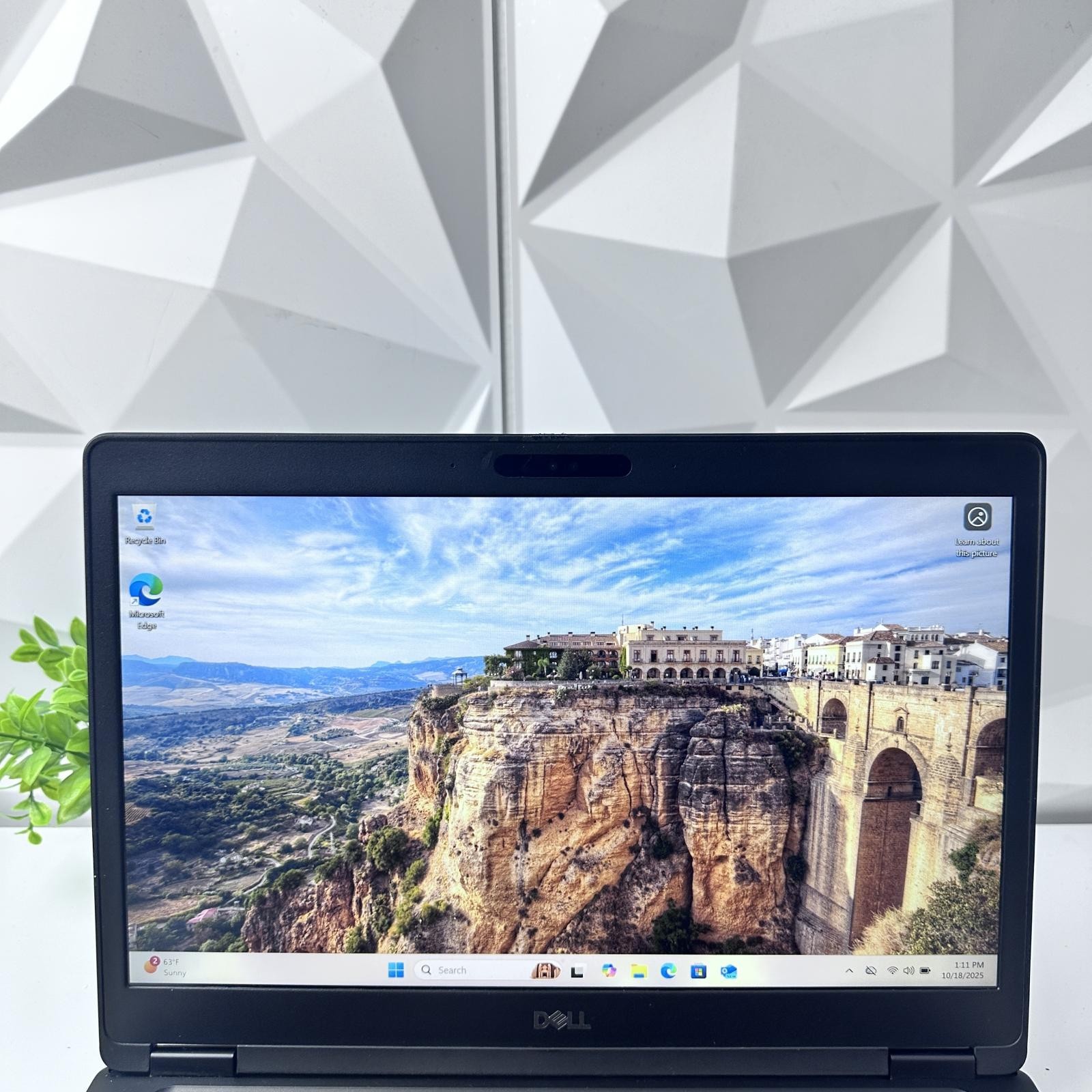 DELL Latitude 5490 Laptop, 14″ HD, i5-8350U, 16GB, 256GB SSD *Pls READ*