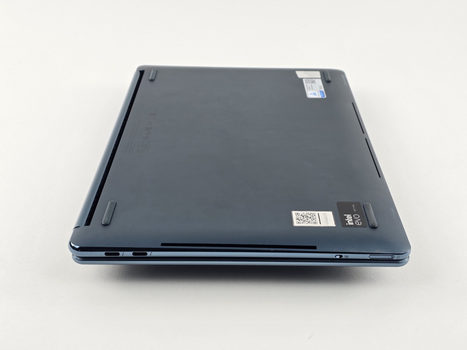 Lenovo Yoga Book 9i Dual 13.3″ 2.8K OLED Ultra 7 155U 16GB 1TB – Used READ