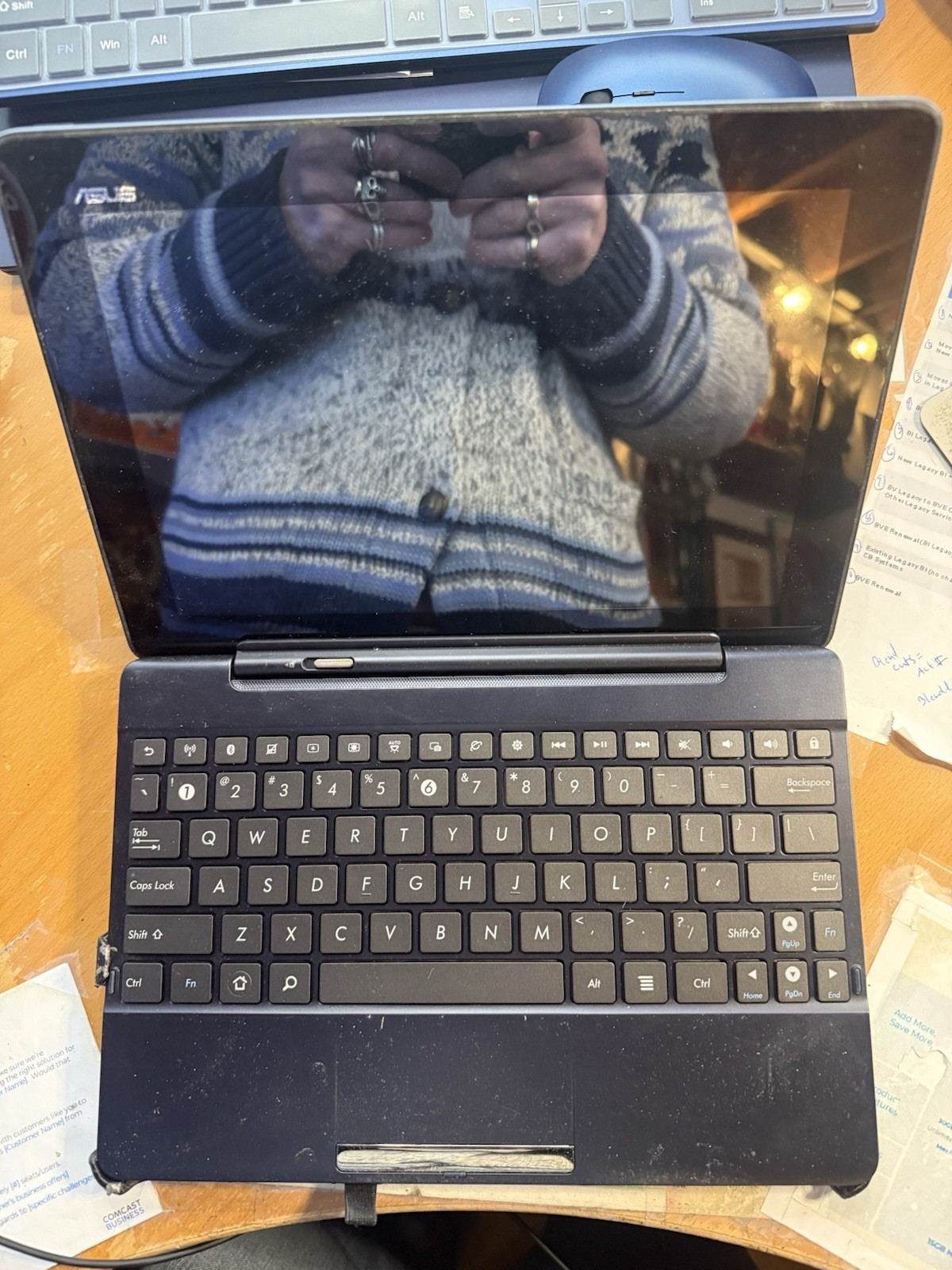 Asus Tablet/laptop Detachable Keyboard Used. Unsure If It Works (parts)