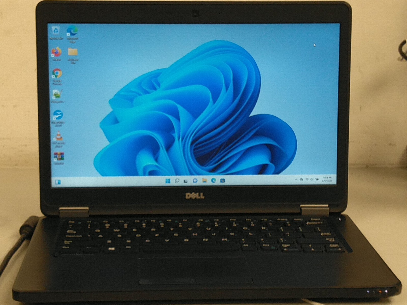Dell latitude E5450 14” i3-5010U 2.1ghz 8gb ram 256gb ssd charger *READ 9HP7V32