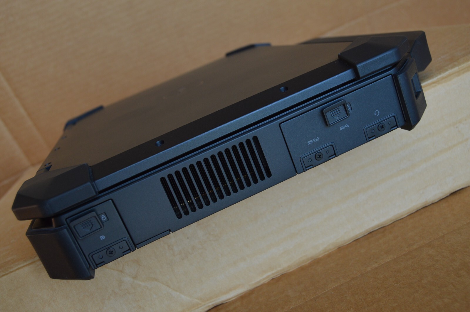 Dell Latitude 14 Rugged Extreme 7424 FHD Touch i5-8350U 16GB 512GB SSD GPS