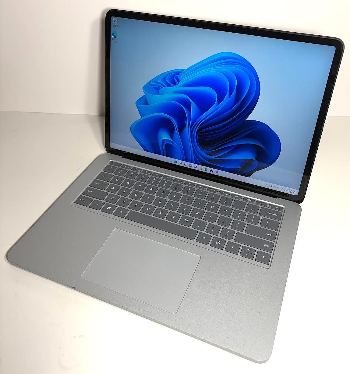 Microsoft Surface Laptop Studio 14.4” Touch Screen Intel Core i7 16GB Memory