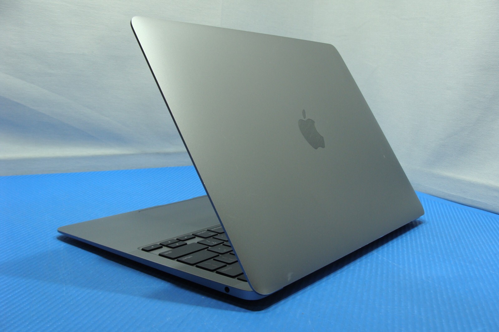 Apple MacBook Air 13″ A2179/BTO (2020) i7-1060NG7 1.2GHz 16GB 256GB OS Ventura