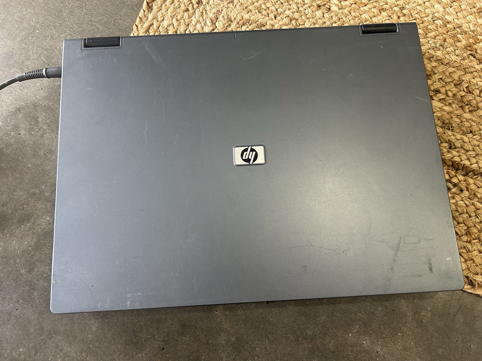 HP Compaq 6710b Laptop For Parts As Is Turns On No Cord Retro