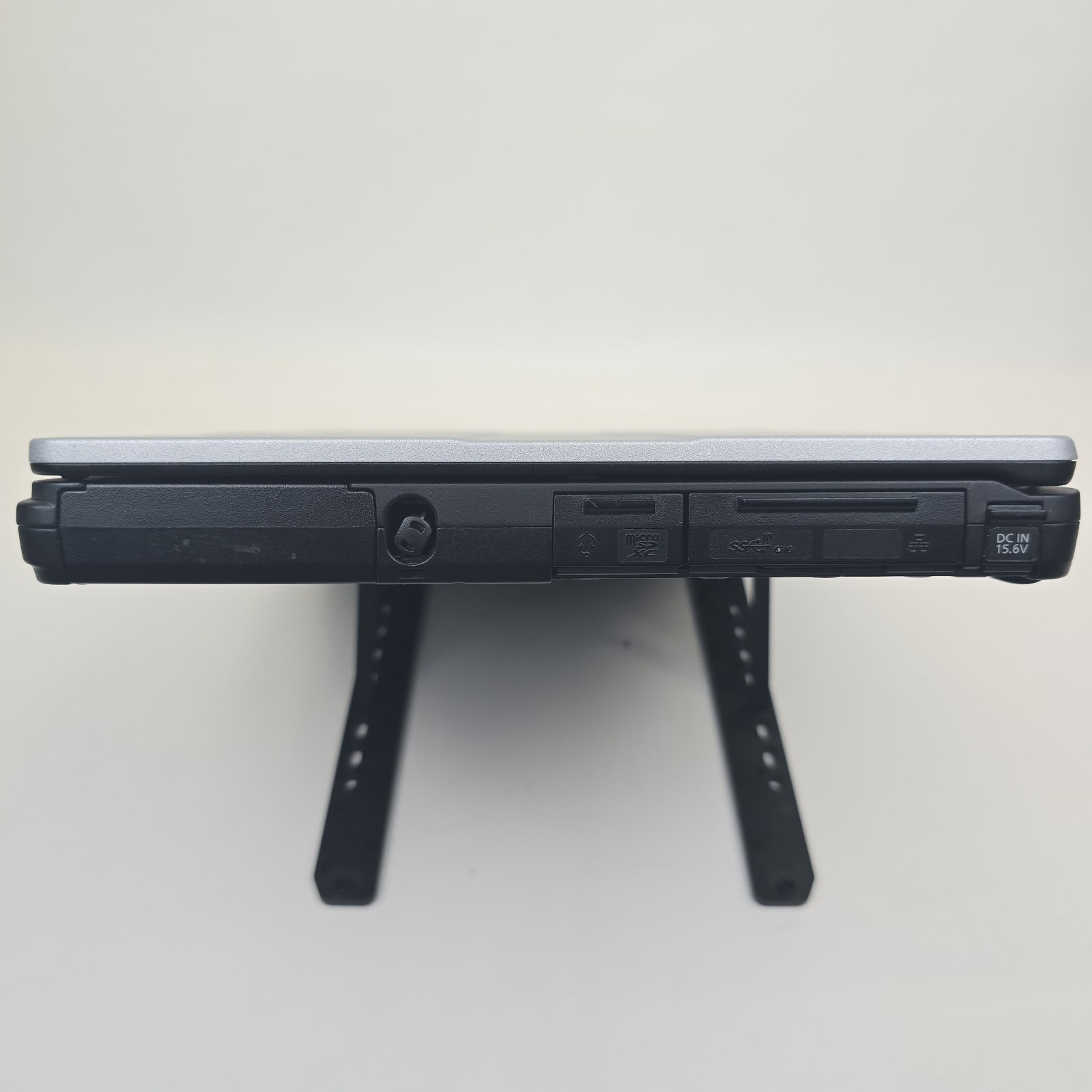 Panasonic Tough FZ-55 MK2 FHD Touch I7-1185G7 32GB 512 NO OS/AC – Missing Keycap